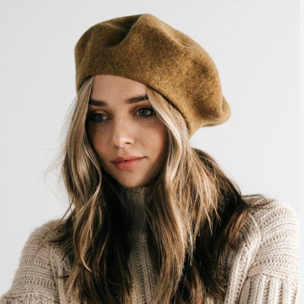 CLASSIC BLACK GIGI PIP BERET (NOT THE COLOR IN THE COVERSHOT)